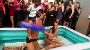 Oily Wrestling Battle You Gotta See! Screencap 47 on www.sinx.com