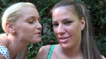 Girlfriends Lustful Outdoor Face Licking Screencap 10 on www.sinx.com