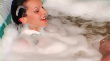 Inflatable Pool Wetlook Fun Screencap 80 on www.sinx.com
