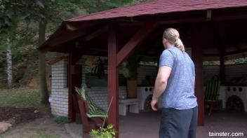 Pissing action in the garden Screencap 3 on www.sinx.com