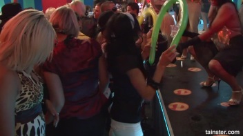 Bikini Beach Balls Part 1 - Cam 3 Screencap 50 on www.sinx.com