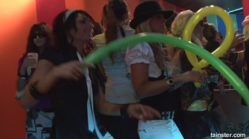 Bikini Beach Balls Part 1 - Cam 3 Screencap 33 on www.sinx.com