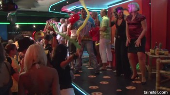Bikini Beach Balls Part 1 - Cam 3 Screencap 47 on www.sinx.com