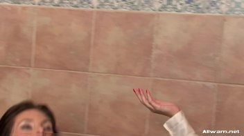 This Tub Is Fit For a Queen! Screencap 100 on www.sinx.com