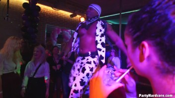Party Hardcore Gone Crazy Vol. 38 Part 6 - Cam 3 Screencap 58 on www.sinx.com