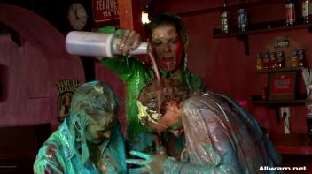 Smoothie Shop WAM Catfight Screencap 93 on www.sinx.com