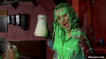 Smoothie Shop WAM Catfight Screencap 48 on www.sinx.com