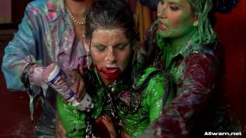 Smoothie Shop WAM Catfight Screencap 65 on www.sinx.com