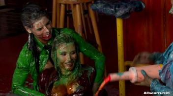 Smoothie Shop WAM Catfight Screencap 80 on www.sinx.com