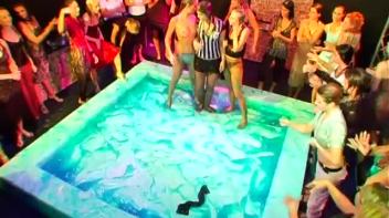 Blue Gel Pit Action! Screencap 106 on www.sinx.com