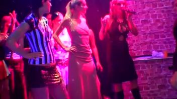 Blue Gel Pit Action! Screencap 3 on www.sinx.com