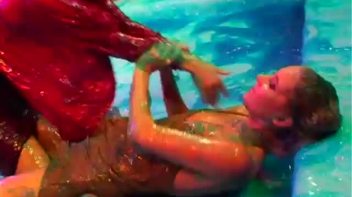 Blue Gel Pit Action! Screencap 49 on www.sinx.com