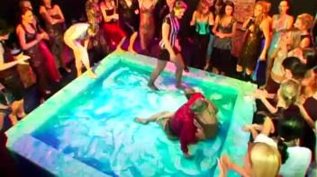 Blue Gel Pit Action! Screencap 64 on www.sinx.com