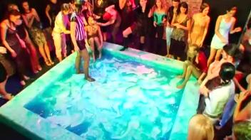 Blue Gel Pit Action! Screencap 69 on www.sinx.com