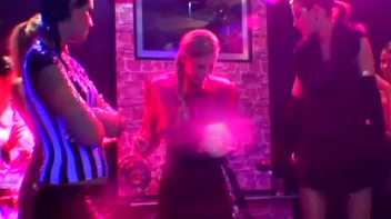 Blue Gel Pit Action! Screencap 8 on www.sinx.com