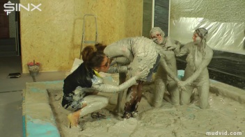 Catfighting Babes Brawl In The Mud Screencap 27 on www.sinx.com