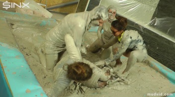 Catfighting Babes Brawl In The Mud Screencap 32 on www.sinx.com