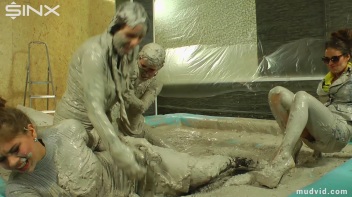 Catfighting Babes Brawl In The Mud Screencap 33 on www.sinx.com