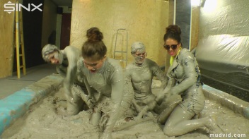 Catfighting Babes Brawl In The Mud Screencap 35 on www.sinx.com