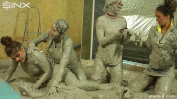 Catfighting Babes Brawl In The Mud Screencap 39 on www.sinx.com