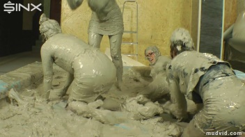 Catfighting Babes Brawl In The Mud Screencap 44 on www.sinx.com