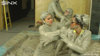 Catfighting Babes Brawl In The Mud Screencap 49 on www.sinx.com