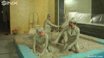 Catfighting Babes Brawl In The Mud Screencap 50 on www.sinx.com