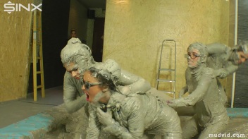 Catfighting Babes Brawl In The Mud Screencap 52 on www.sinx.com