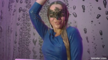 Shower Sluts Wet And Sexy Showdown Screencap 10 on www.sinx.com