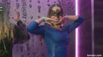 Shower Sluts Wet And Sexy Showdown Screencap 14 on www.sinx.com