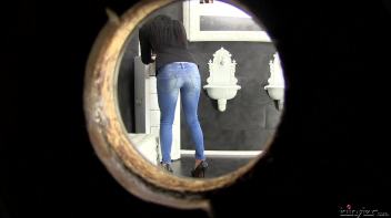 Jizz On Jeans And Let The Fun Begin... Screencap 2 on www.sinx.com