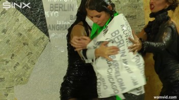 Hot chick gets covered in sticky glue Screencap 42 on www.sinx.com