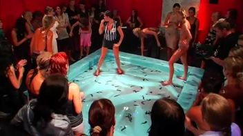 Greased Up and Ready To Fight Screencap 33 on www.sinx.com