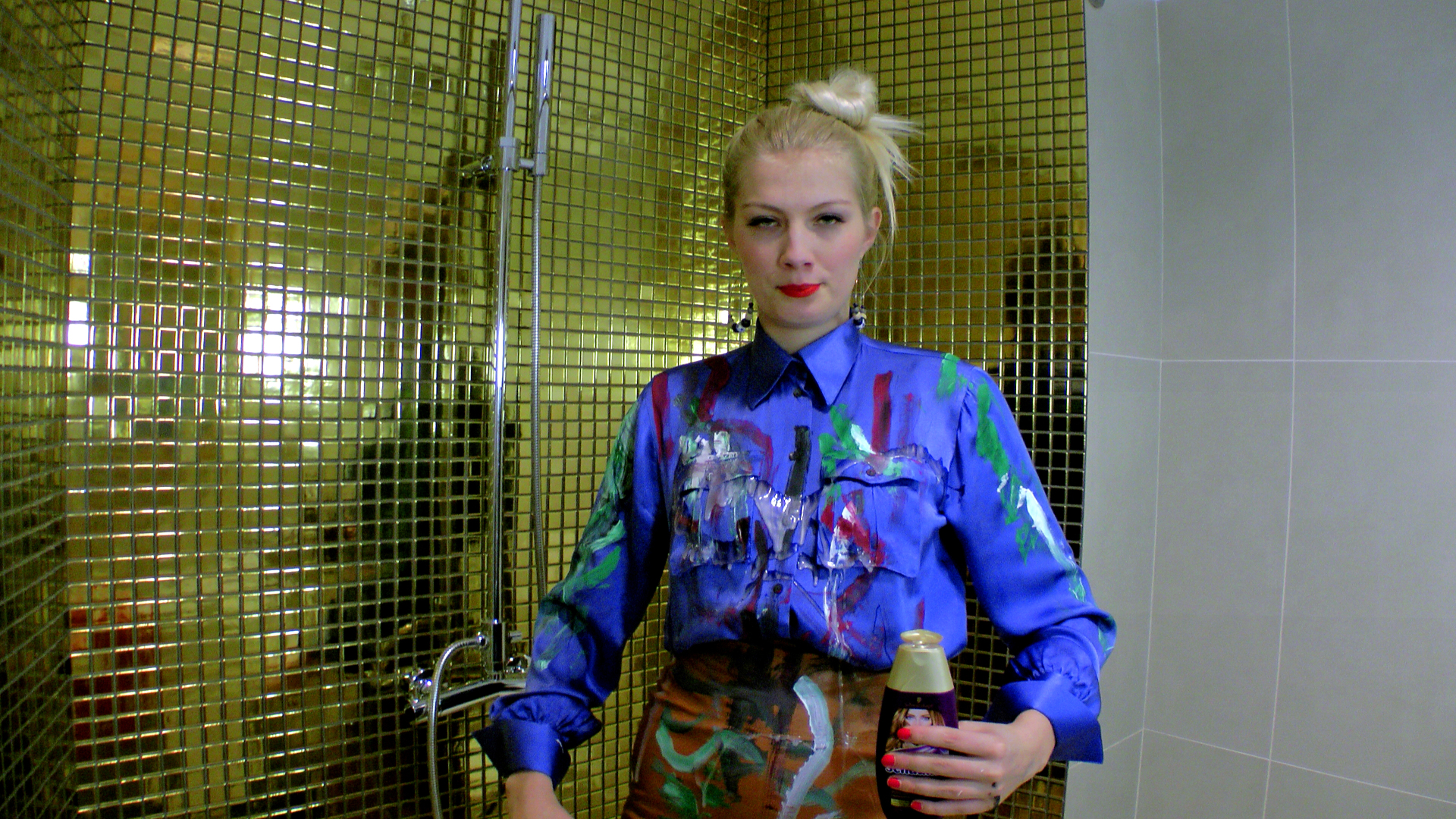 Fully Dressed Blonde Washes Off In The Shower on www.sinx.com