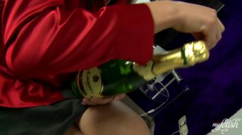 Exotic and Erotic Lesbo Action Screencap 7 on www.sinx.com