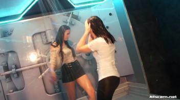 Moving To The Wetlook Groove Screencap 2 on www.sinx.com