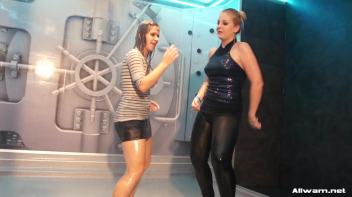 Moving To The Wetlook Groove Screencap 21 on www.sinx.com