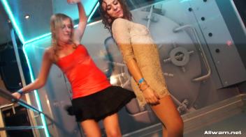 Moving To The Wetlook Groove Screencap 75 on www.sinx.com