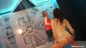 Moving To The Wetlook Groove Screencap 76 on www.sinx.com