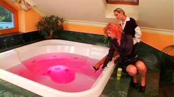 Three Hot Babes In One Tub Screencap 3 on www.sinx.com