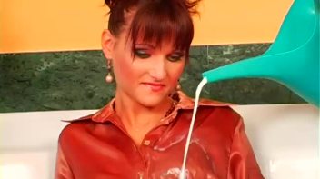 Three Hot Babes In One Tub Screencap 37 on www.sinx.com