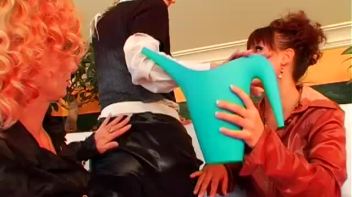 Three Hot Babes In One Tub Screencap 58 on www.sinx.com