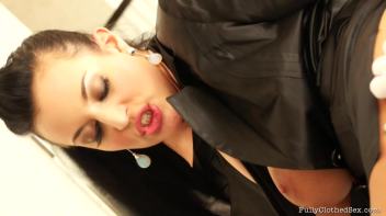 Made-Up Sluts Spread Their Stuff Screencap 70 on www.sinx.com