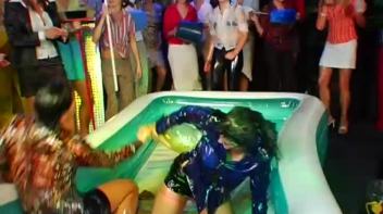 Eurobabe Grease Fight Screencap 9 on www.sinx.com