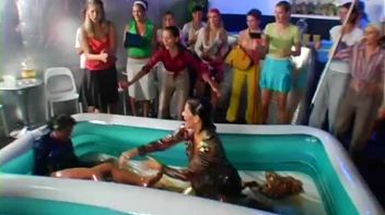 Eurobabe Grease Fight Screencap 12 on www.sinx.com