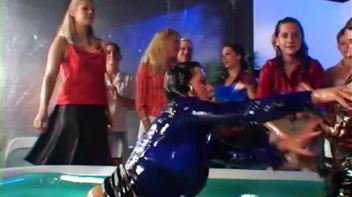 Eurobabe Grease Fight Screencap 23 on www.sinx.com