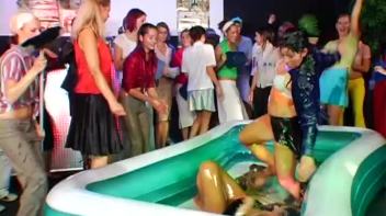 Eurobabe Grease Fight Screencap 26 on www.sinx.com