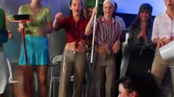 Eurobabe Grease Fight Screencap 3 on www.sinx.com