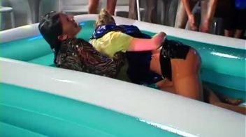 Eurobabe Grease Fight Screencap 30 on www.sinx.com