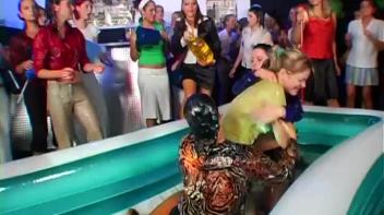 Eurobabe Grease Fight Screencap 31 on www.sinx.com